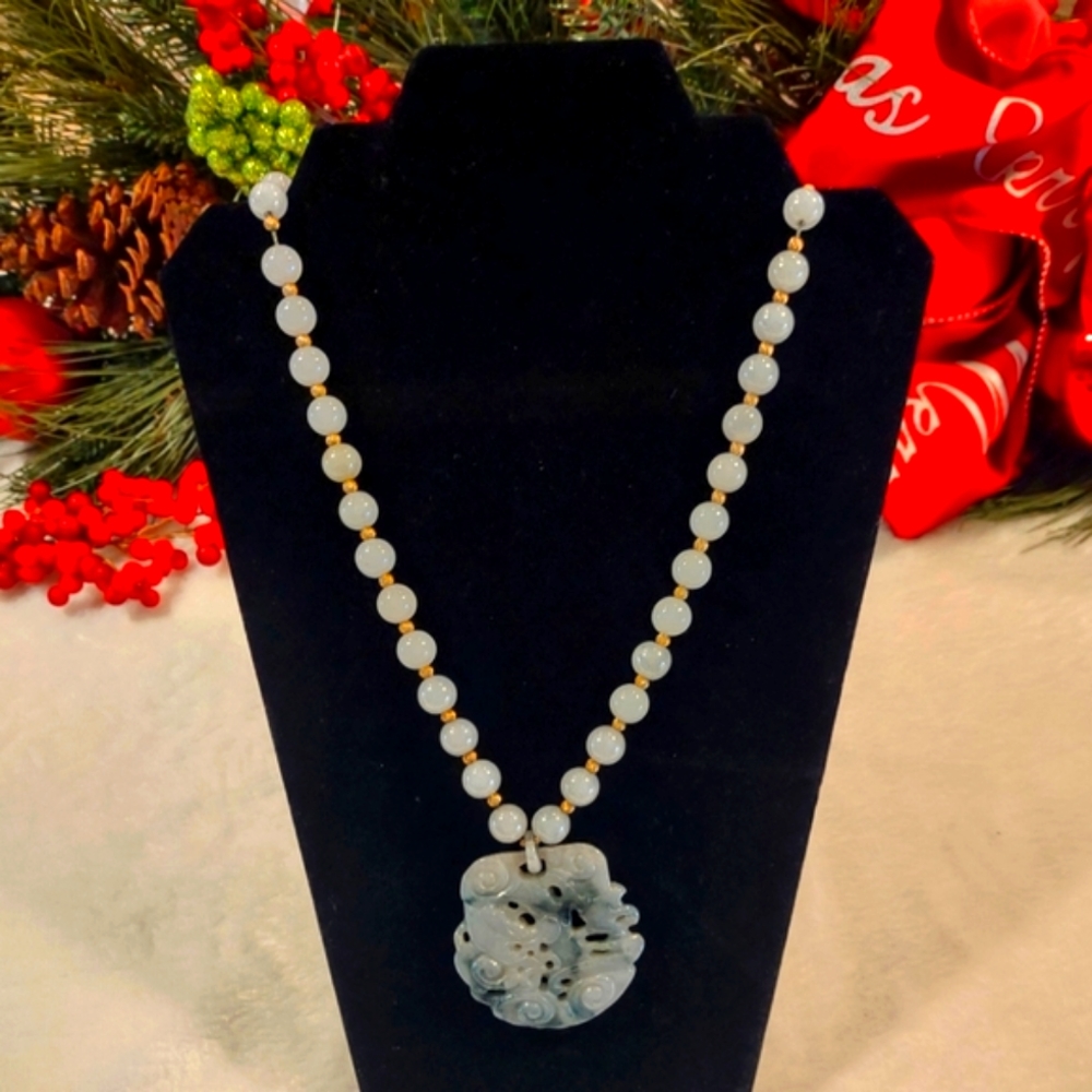 14k Jade Necklace W/Amulet